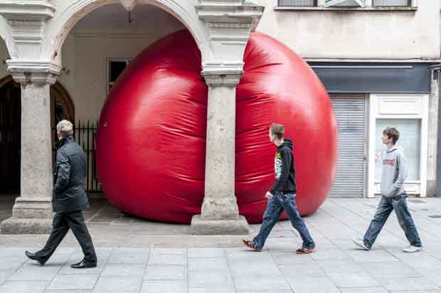 big red ball shocking people